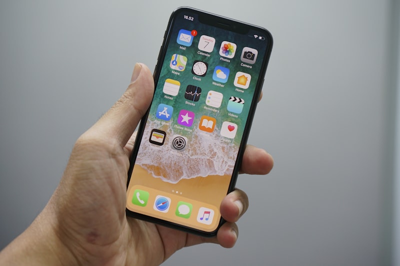 Apple Cuts Hundreds of Jobs Across Siri and Vision Pro Teams